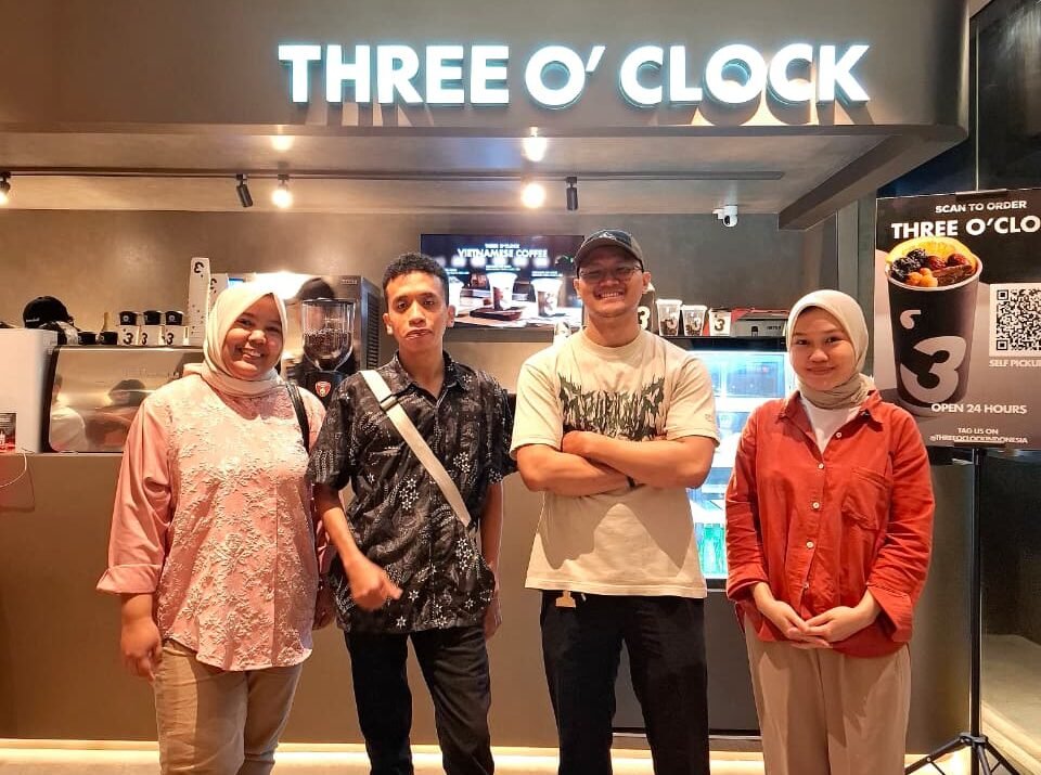 Three O’Clock: Raih Sertifikat Halal Sebagai Komitmetnnya menjalankan Kuliner Halal